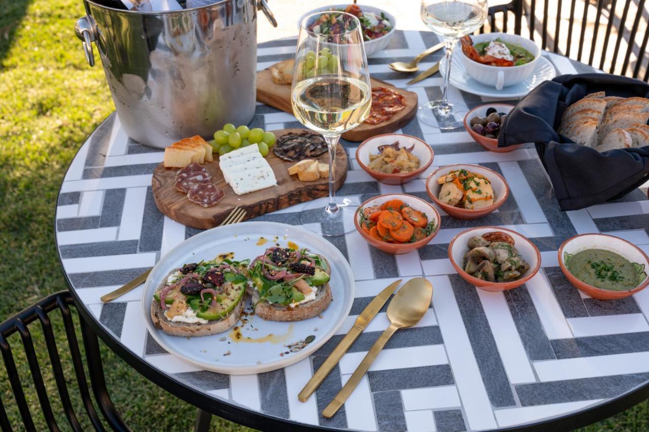 Lilases Boutique House & Garden Mora Bagian luar foto