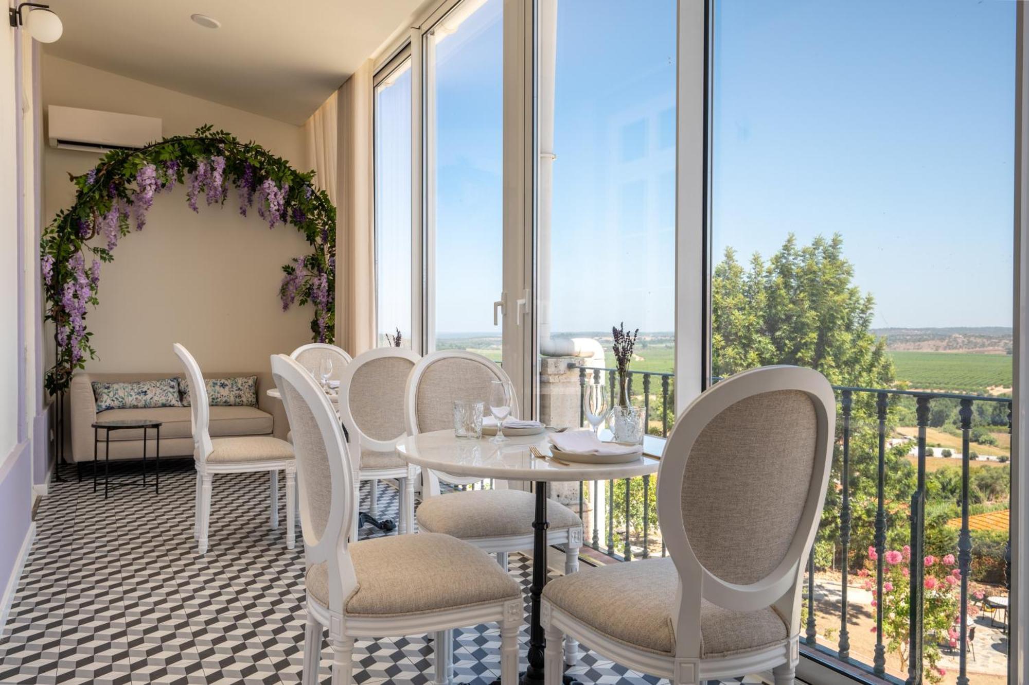 Lilases Boutique House & Garden Mora Bagian luar foto